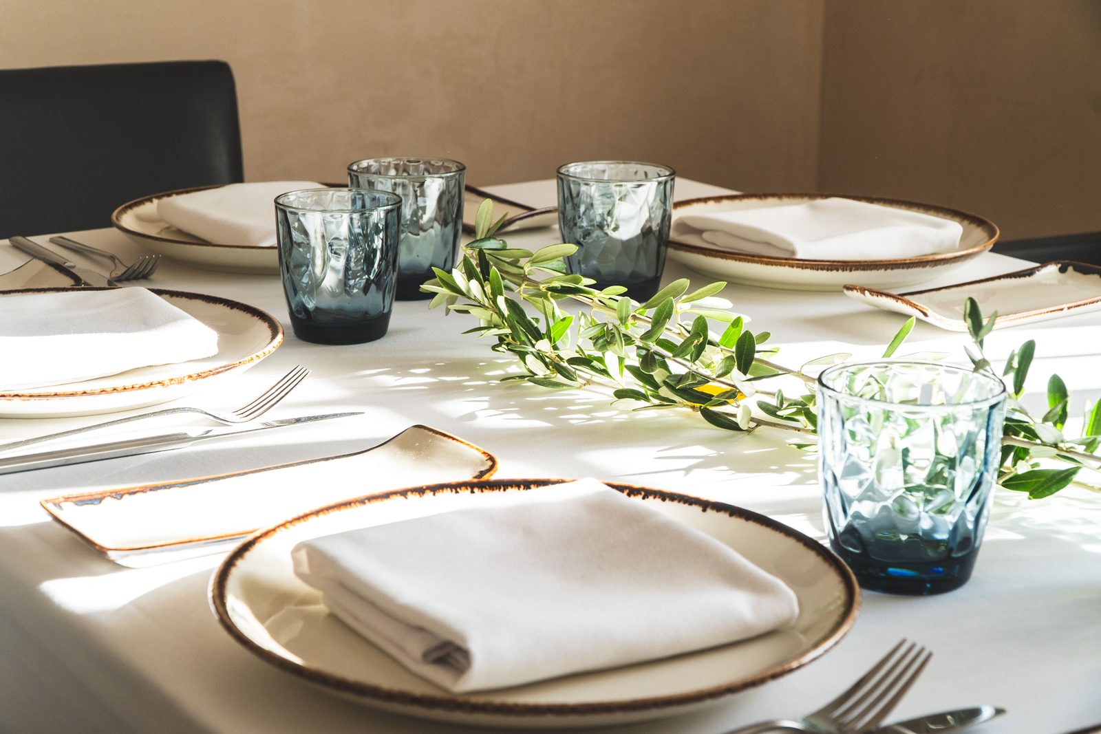 Elegant table setting at Precise Resort El Rompido