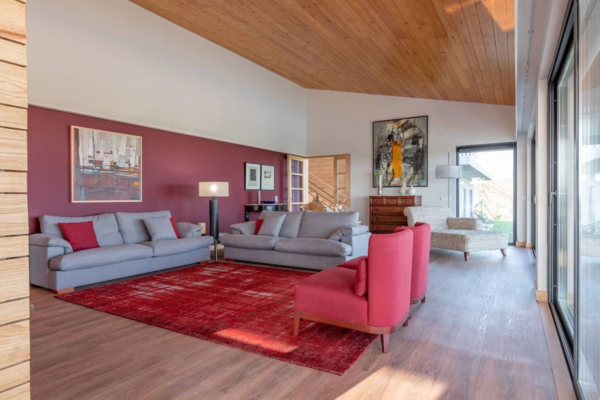 Second living area at Algarve Esencial with a red accent wall